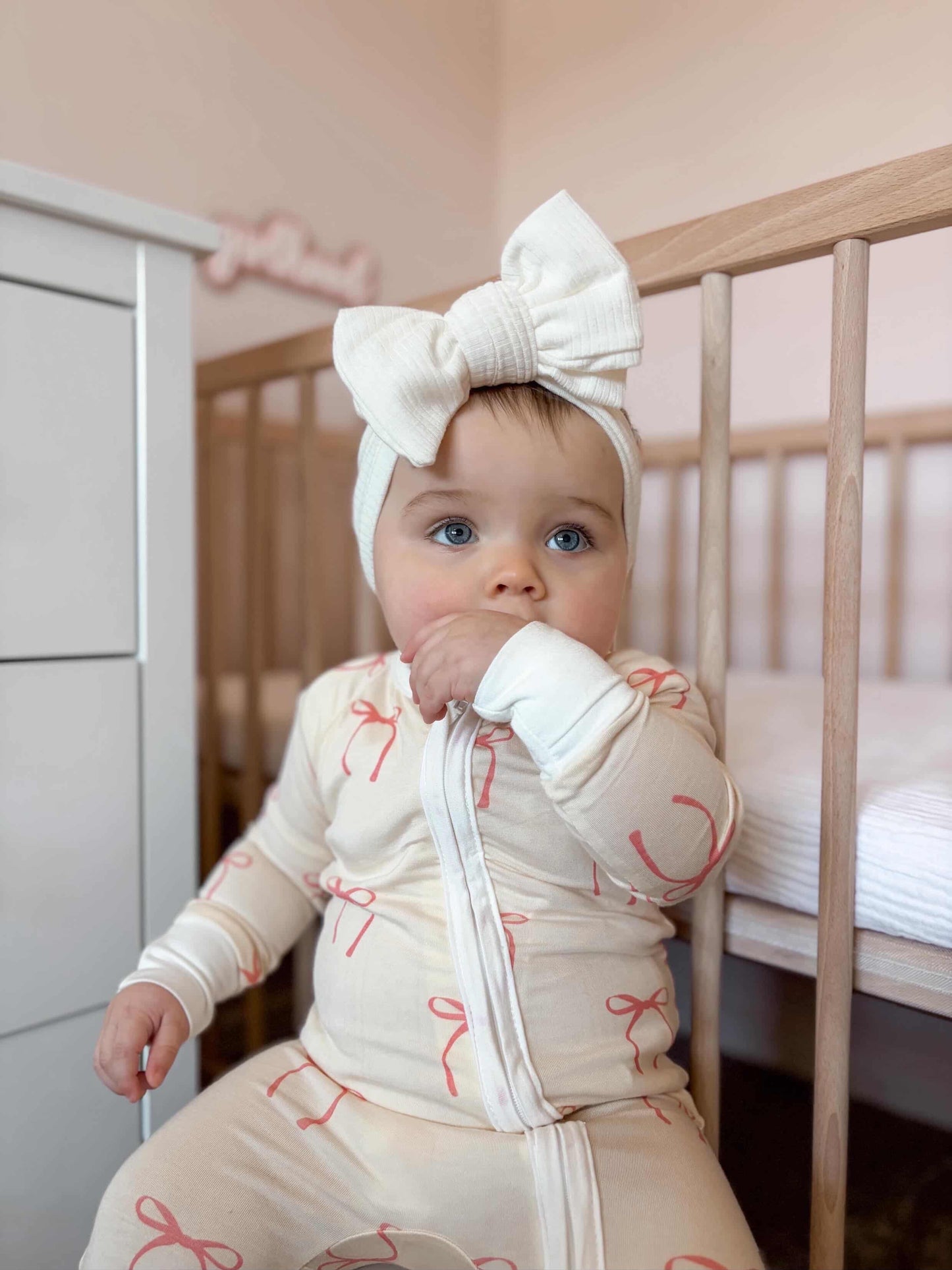 Bow design zip sleepsuit