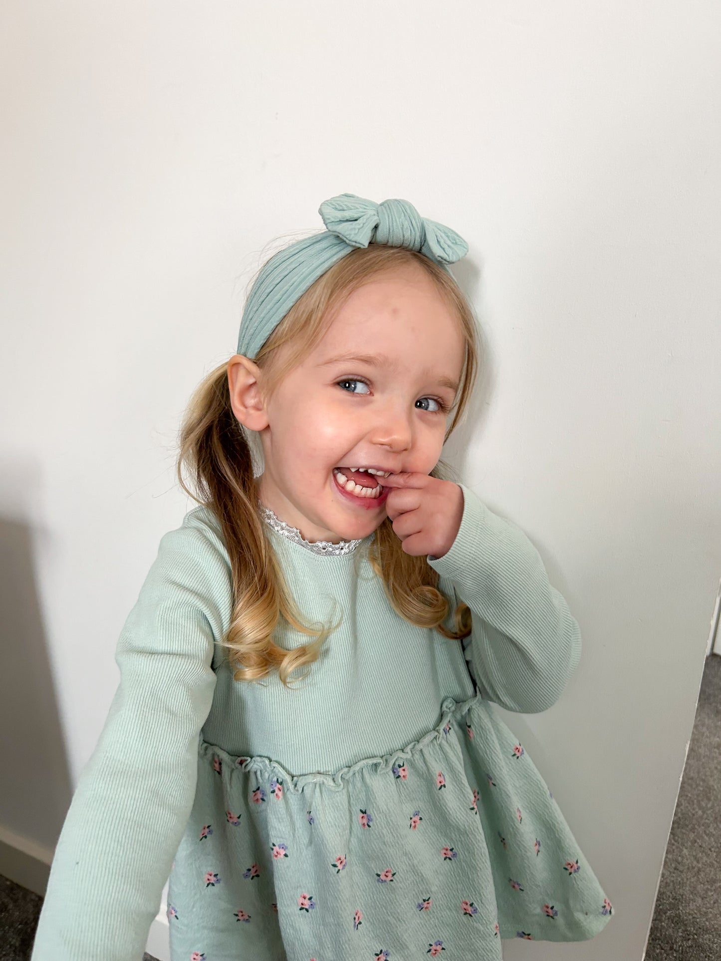 Cable knit bow headband - Turquoise green