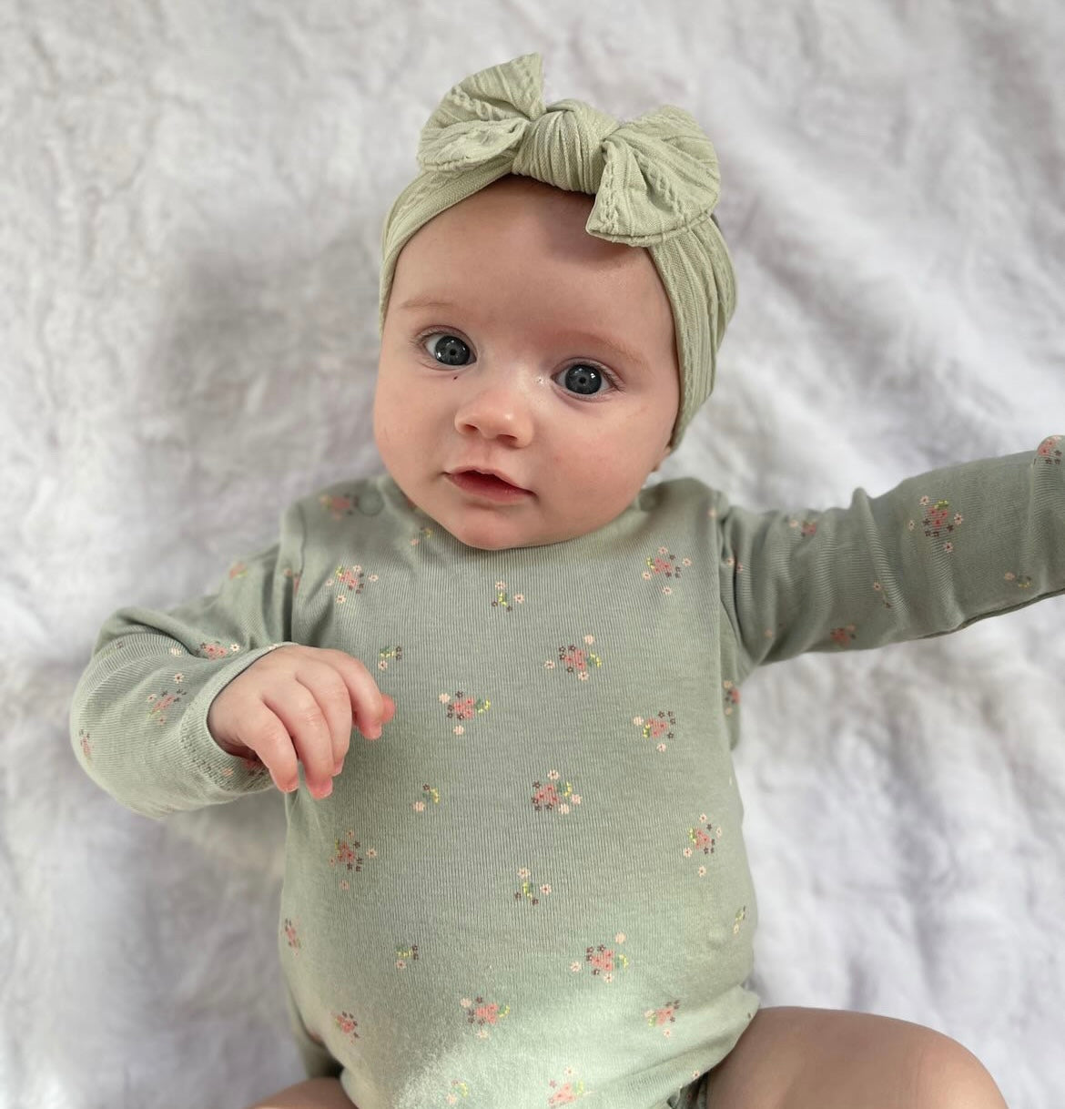 Cable knit bow headband - Sage green