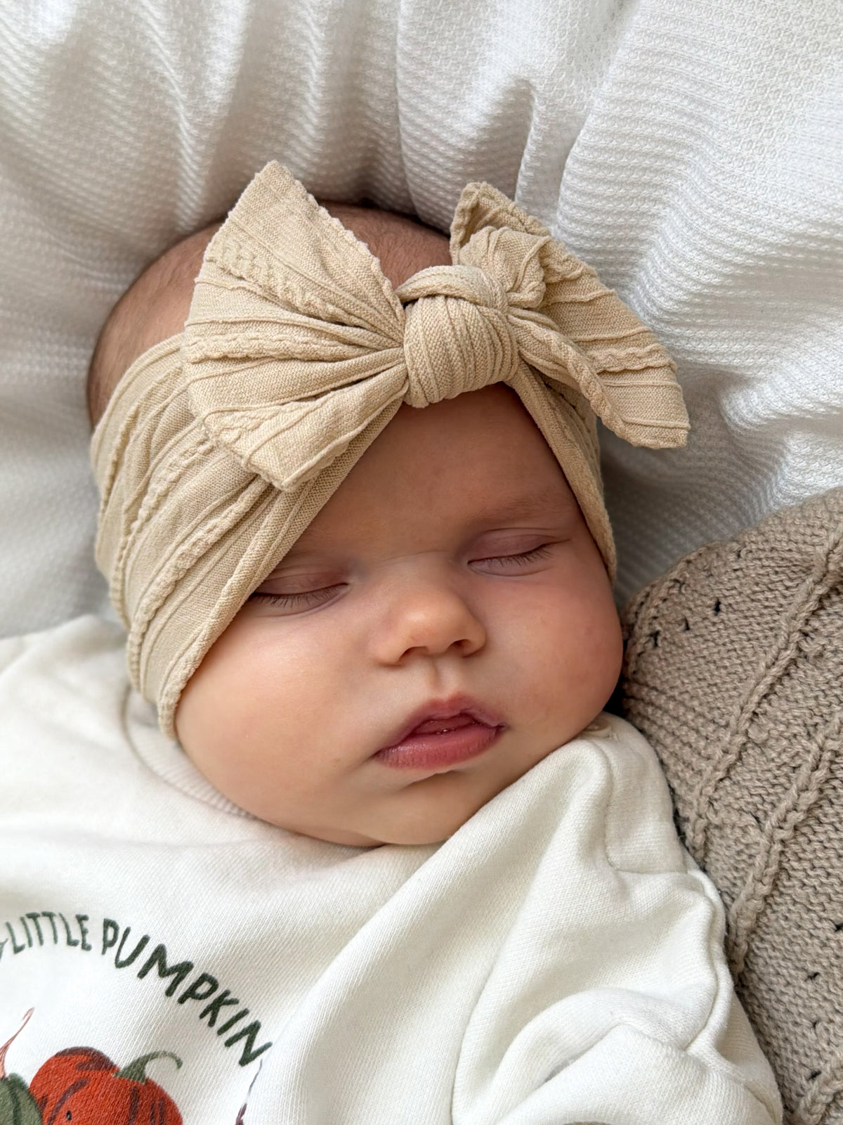 Cable knit bow headband - beige