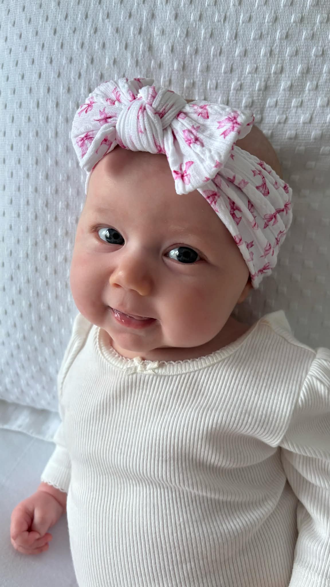 Mini bow design cable knit bow headband - White