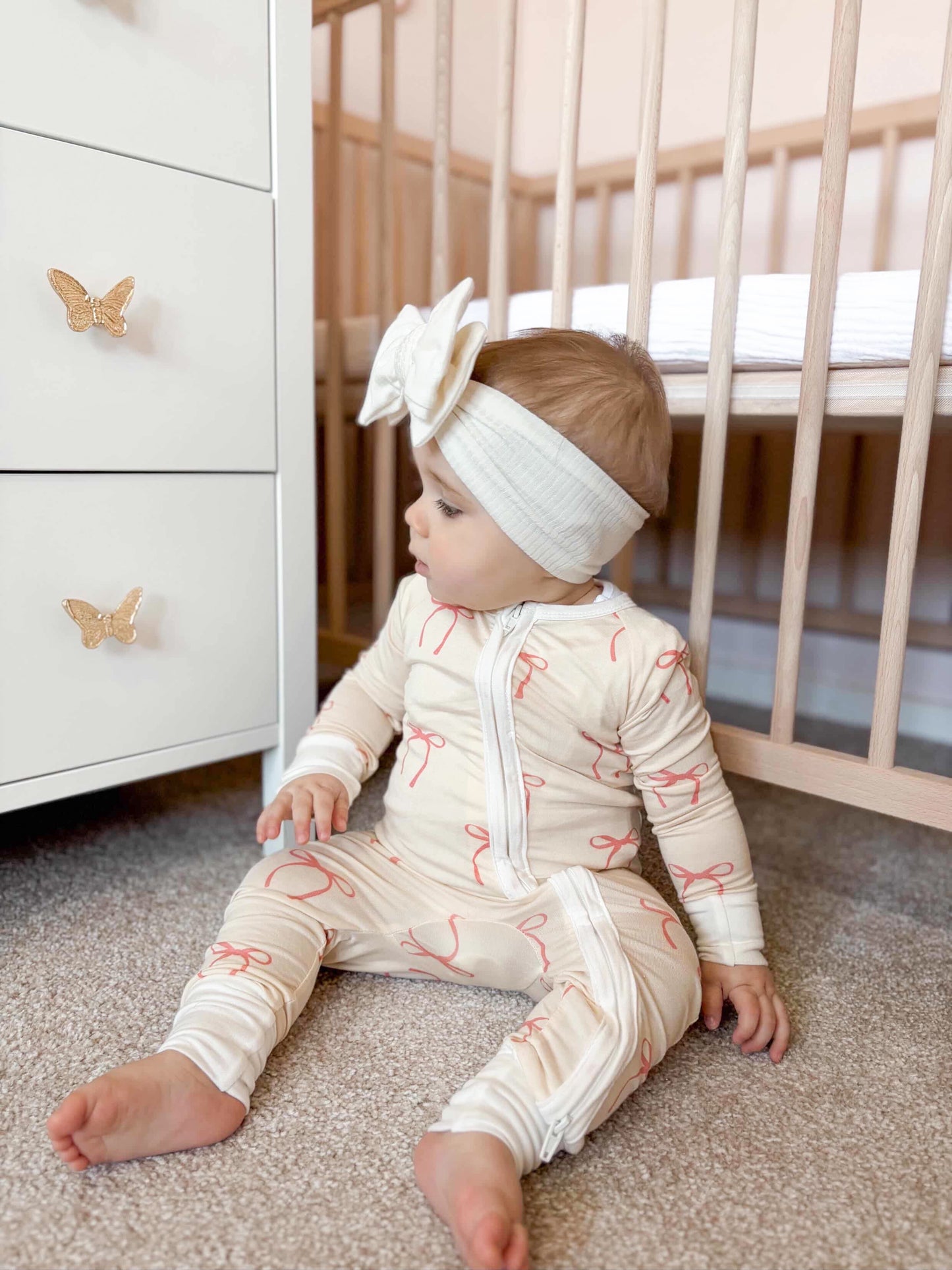 Bow design zip sleepsuit